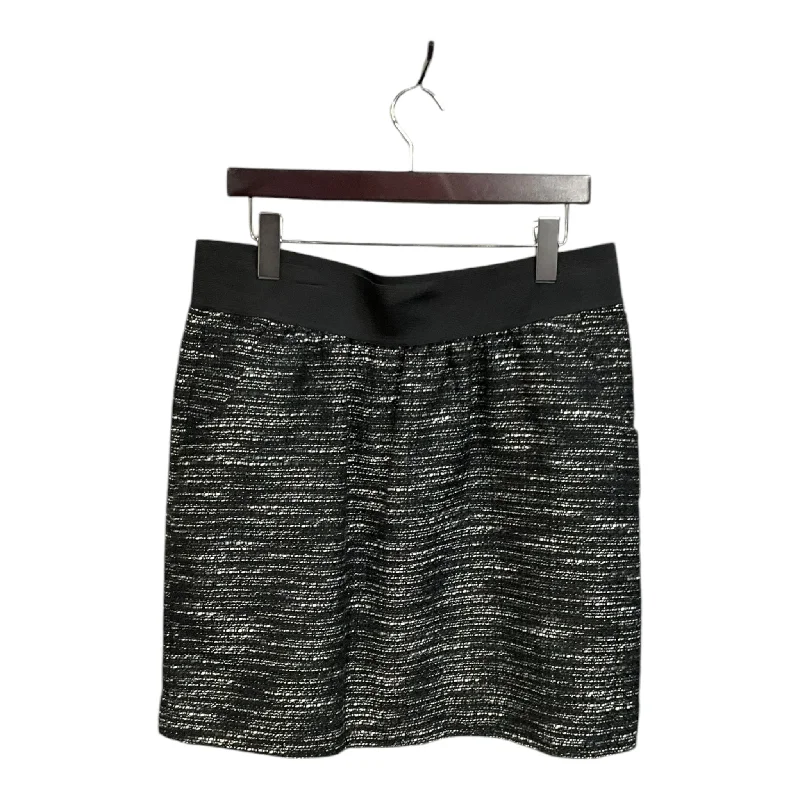 Skirt Mini & Short By Outback Red In Black & White, Size: L