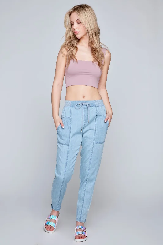 ANDIE - High Rise Lightweight Pull-On Pant - Light Blue Bleach Lyocell Denim